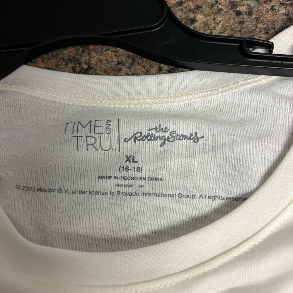 Time and Tru White Rolling Stones Graphic Tee - Picture 7 of 9